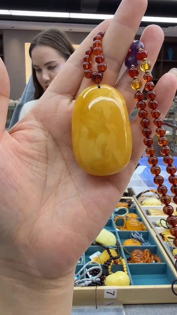 琥珀颈饰未镶嵌98秒拍号 假一罚三