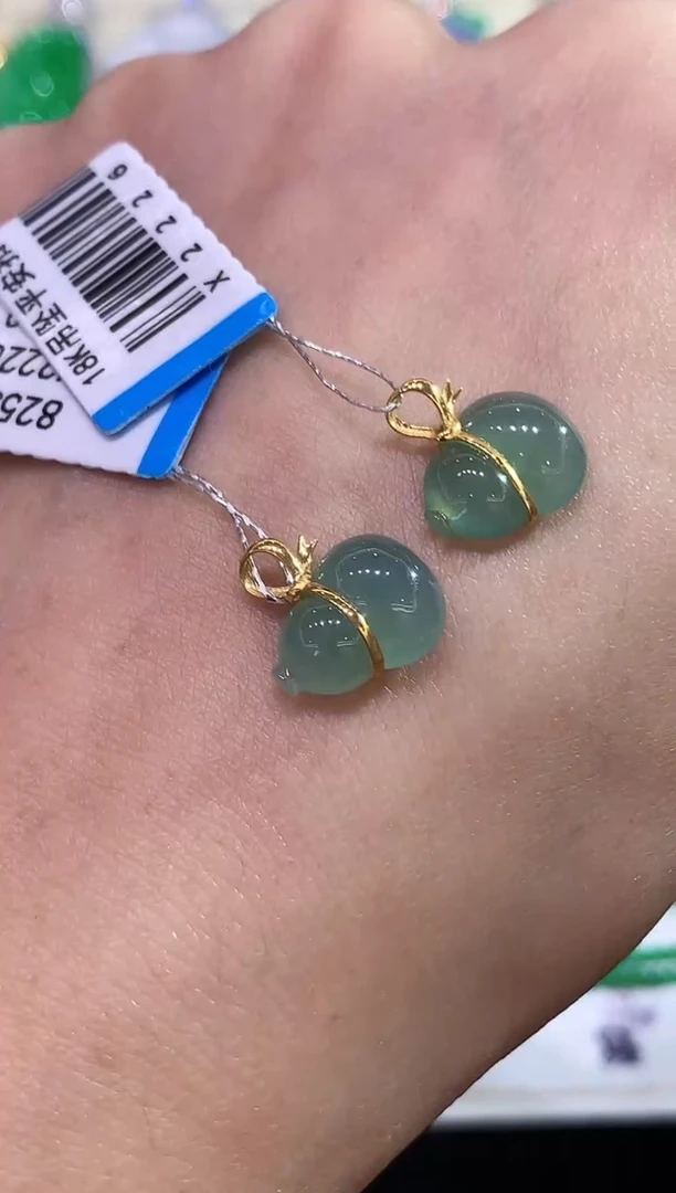 吊坠(不含链)18K金镶嵌翡翠多样性发其一