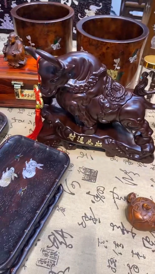 乌木类紫光檀摆件牛
