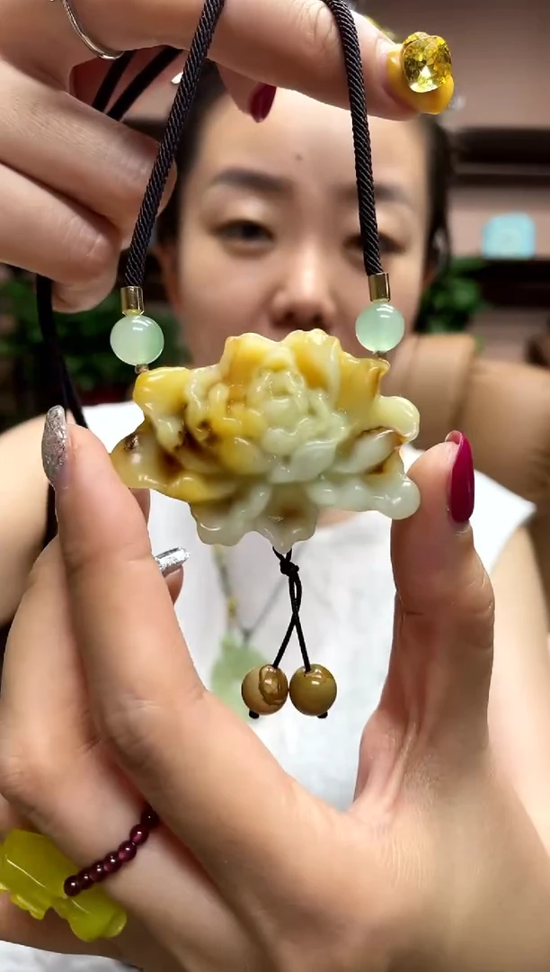 岫玉未镶嵌吊坠·