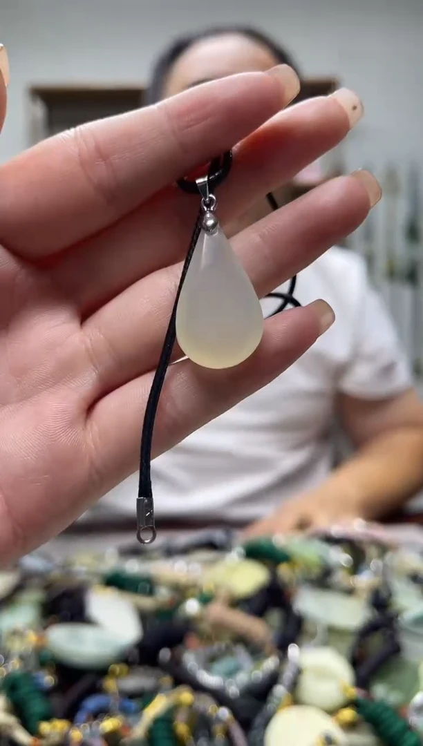 未镶嵌岫玉吊坠`