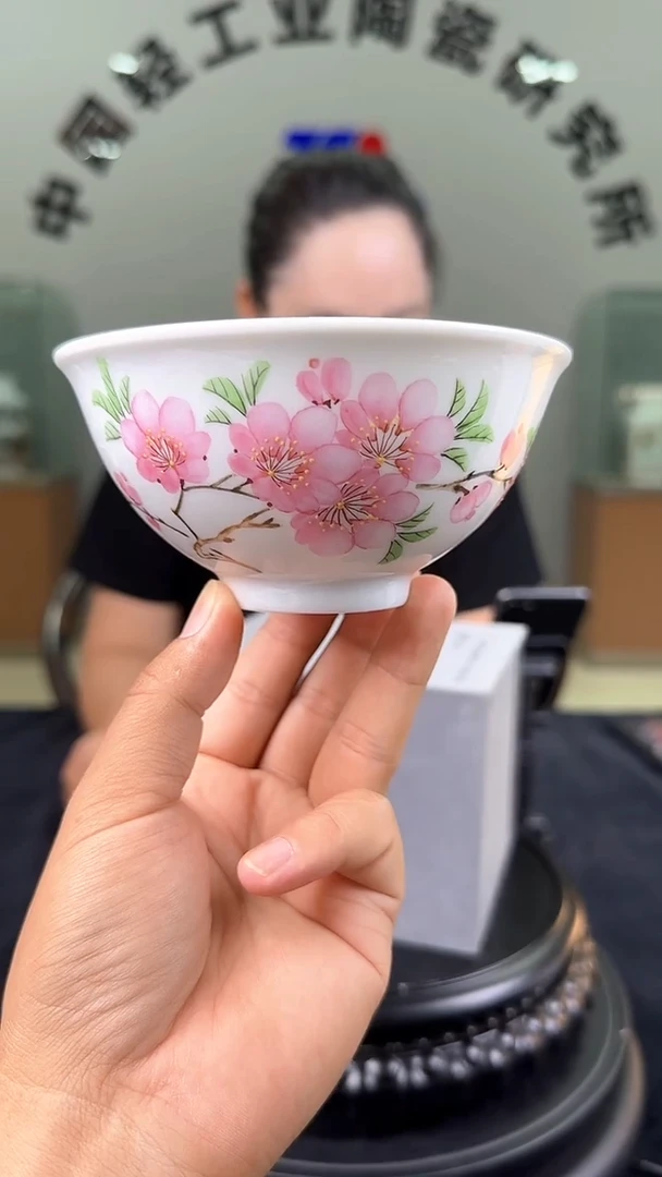 摆件釉上水点桃花正德饭碗