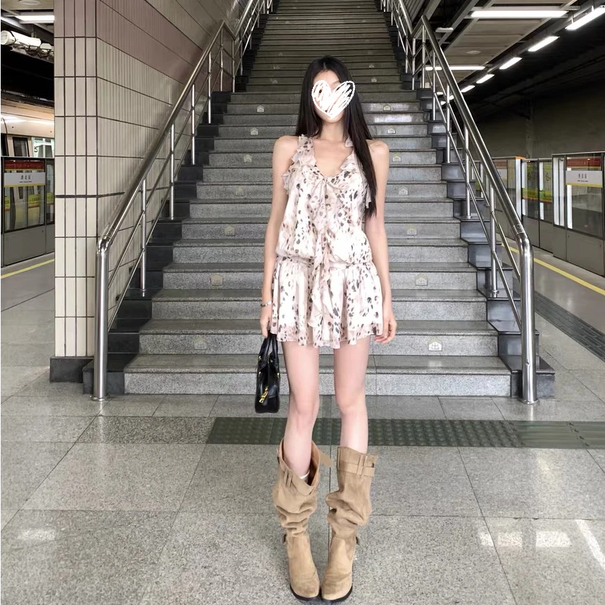 吊带连衣裙2025新款性感辣妹露背设计小众显瘦夏季短裙