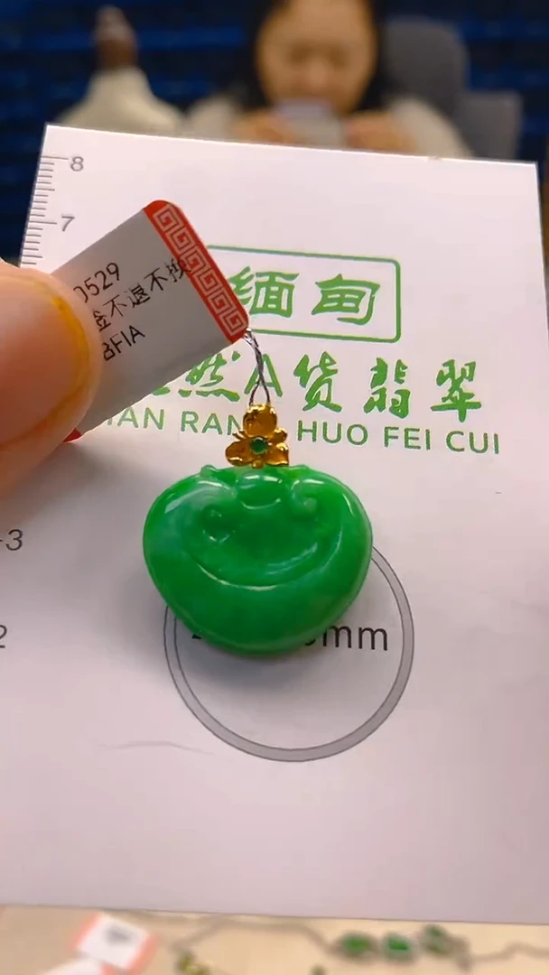 颈饰18K金镶嵌翡翠新号开播 全场乱卖