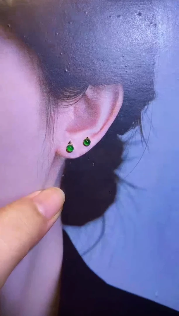翡翠18K金镶嵌吊坠(不含链)1