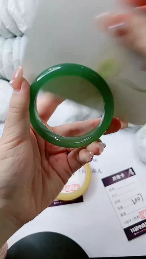 【闪购商品】石英质玉手镯未镶嵌多样性发货V107