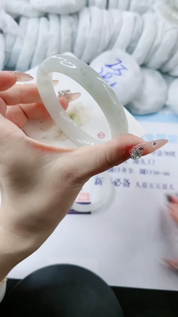 【闪购商品】石英质玉手镯未镶嵌多样性发货L227