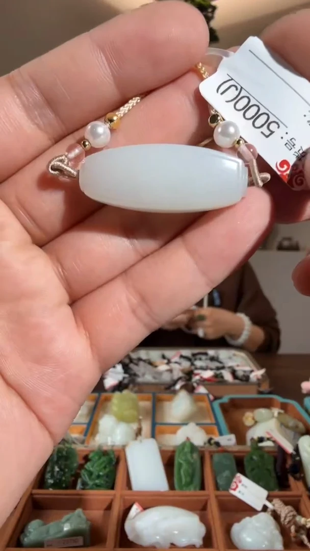 颈饰未镶嵌和田玉J