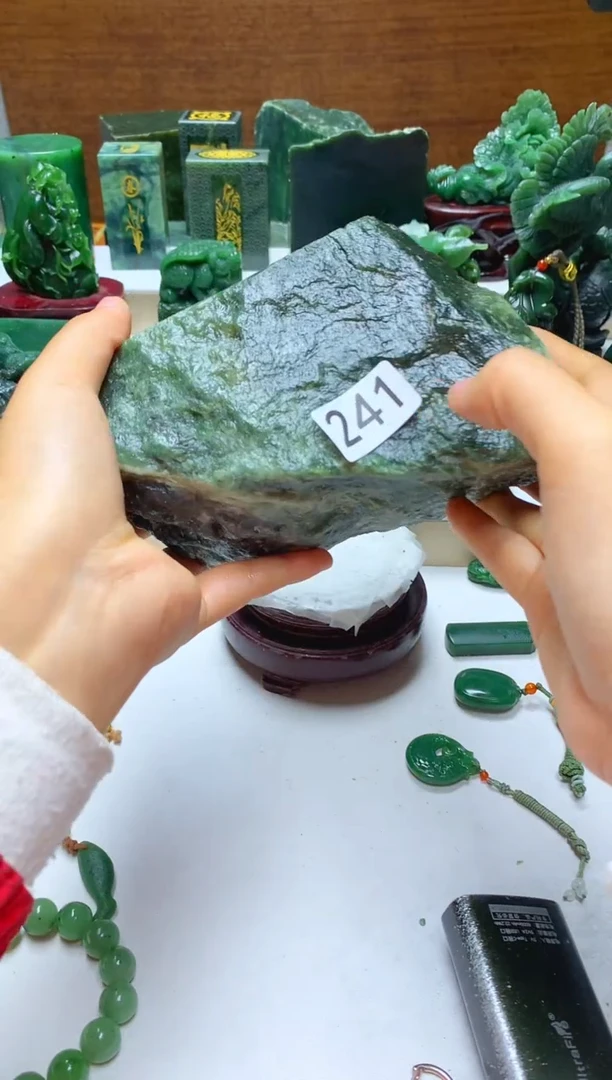 未镶嵌和田玉摆件1