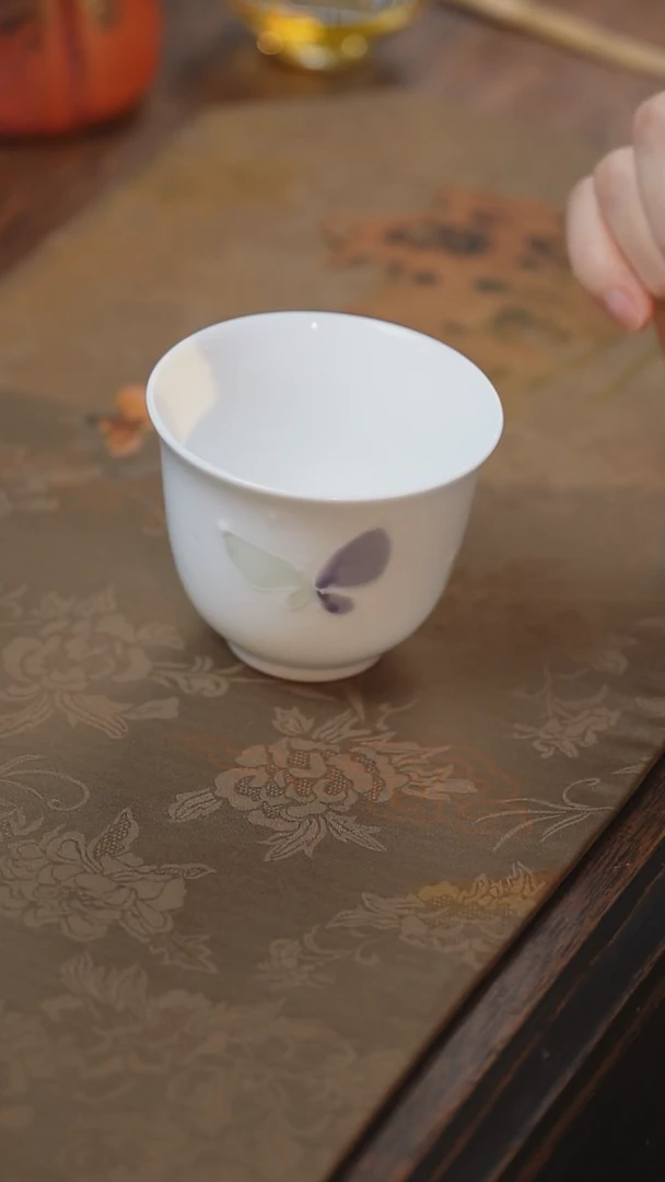 孤品蝴蝶白瓷大口杯