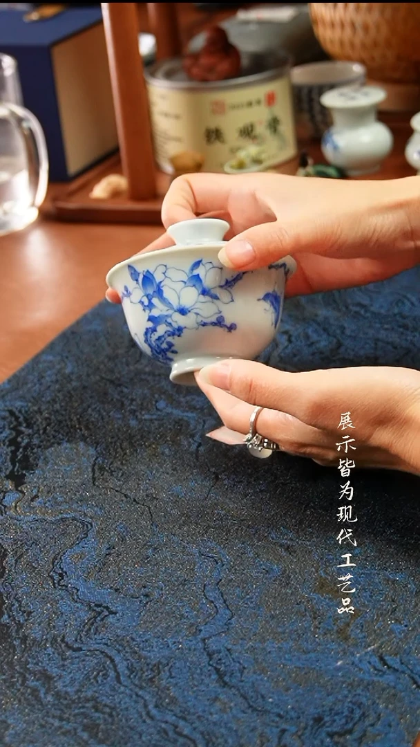 景德镇陶瓷玉兰花盖碗