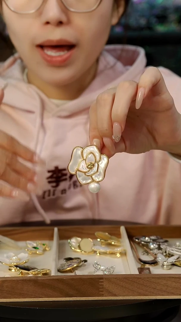 胸针·弘贝雅螺钿漆器文化馆