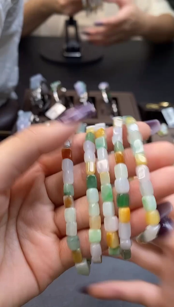 颈饰未镶嵌翡翠净货多样性发一10577