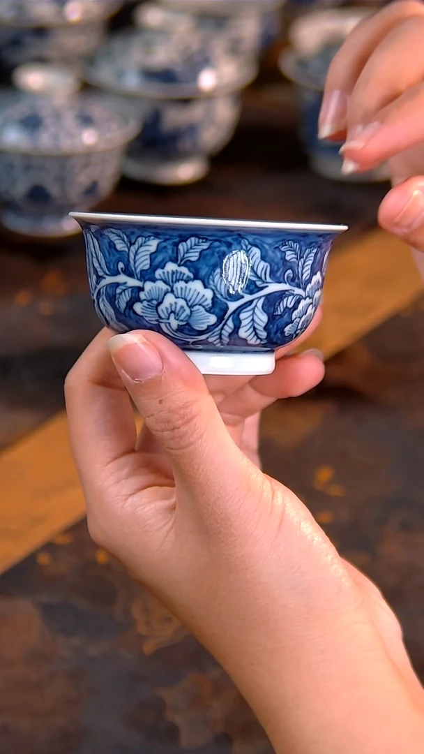 陶蓝地牡丹小撇口杯