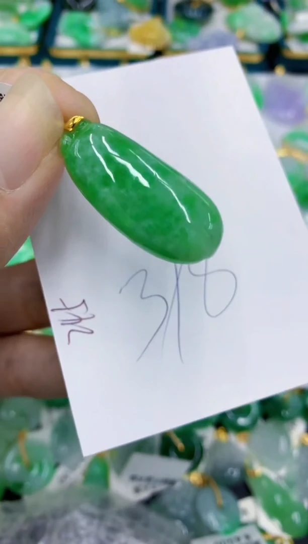 翡翠18K金镶嵌颈饰1111111111