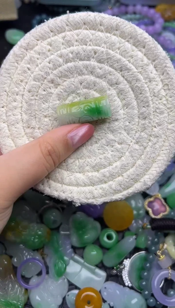 颈饰未镶嵌翡翠天然缅甸翡翠吊坠