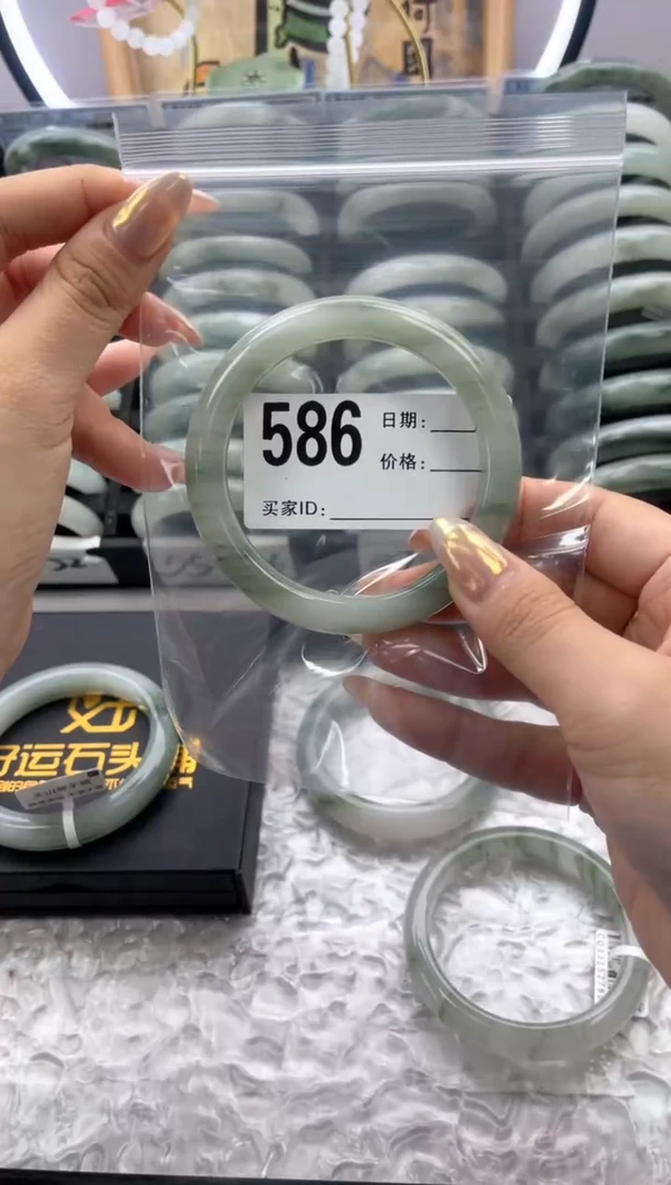 石英质玉手镯未镶嵌586