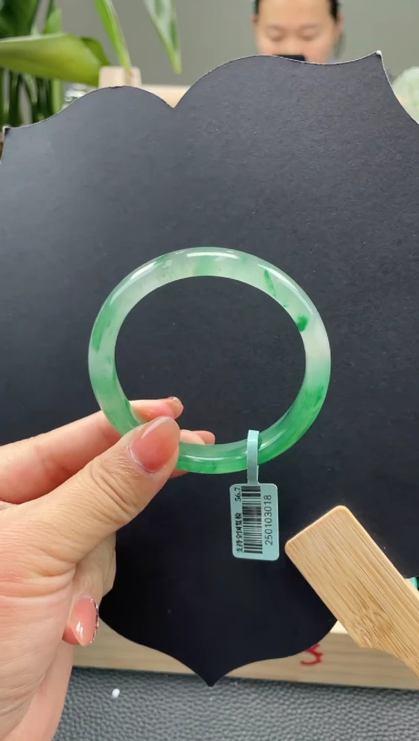 【闪购商品】石英质玉手镯未镶嵌口径56.7