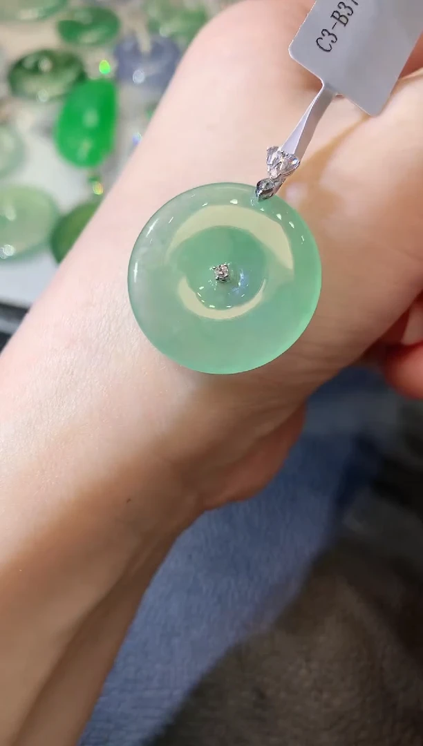 【闪购商品】翡翠吊坠(不含链)18K金镶嵌A12