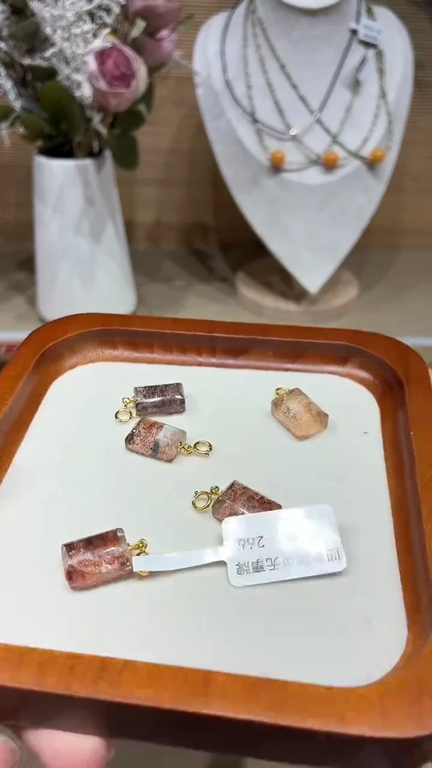 无铁合金幽灵吊坠