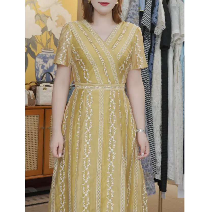 3067L天丝棉绣花线黄色V领连衣裙夏季新款优雅知性收腰A字裙