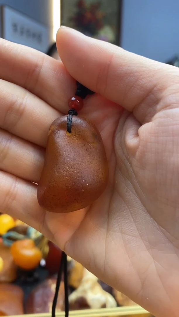 未镶嵌颈饰琥珀吊坠