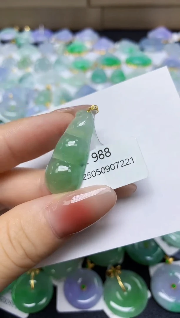 翡翠18K金镶嵌颈饰 天然缅甸翡翠A货