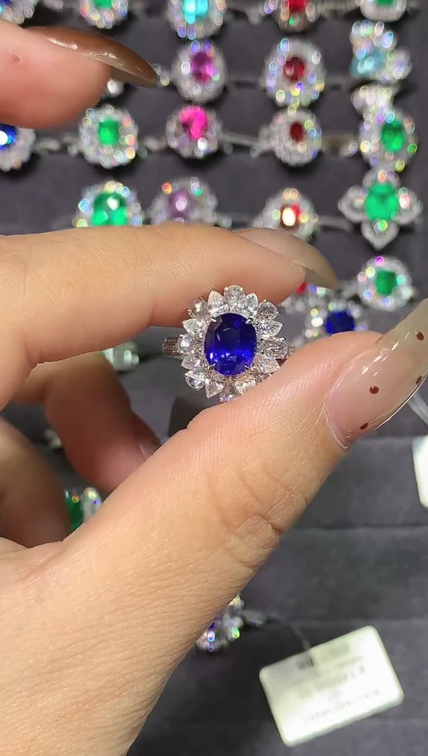 戒指蓝宝石18K金镶嵌2.1ct
