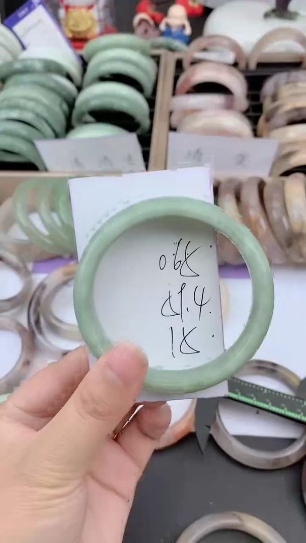 未镶嵌手镯石英质玉065