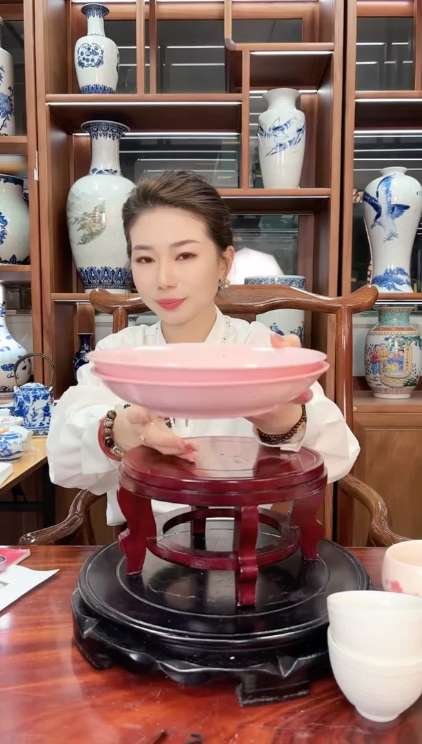 A59景德镇红稀稀玲珑餐盘两只