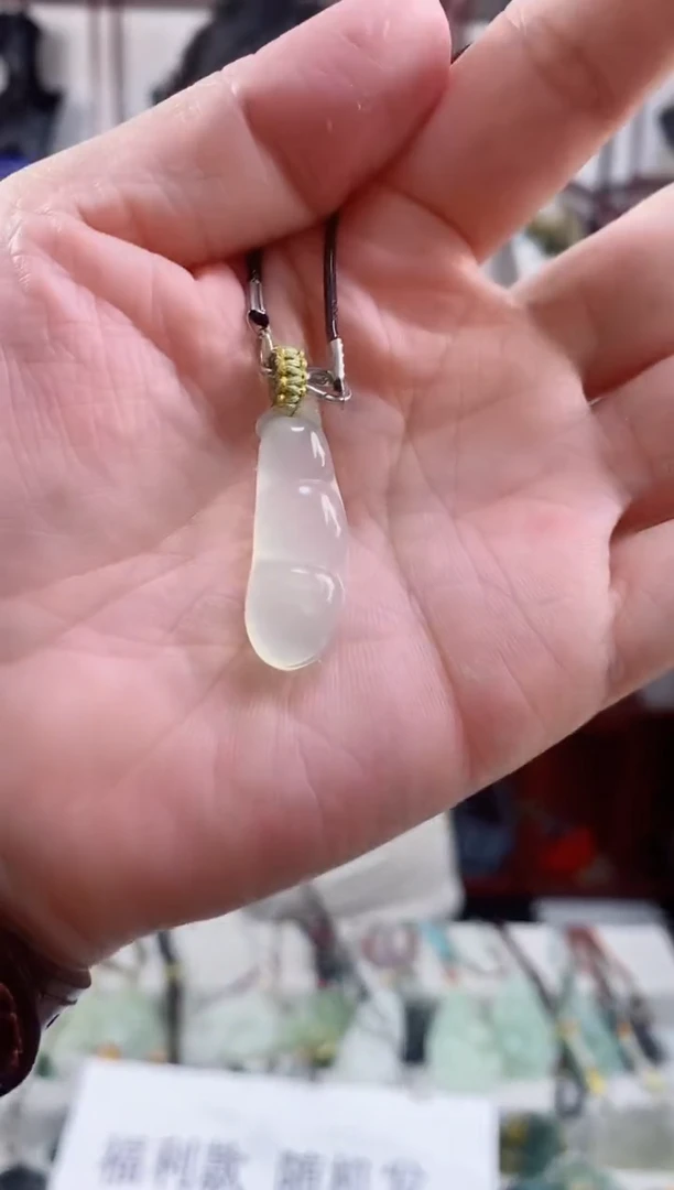 未镶嵌岫玉颈饰1