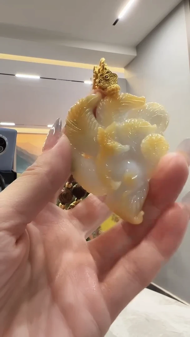 翡翠未镶嵌颈饰九尾狐