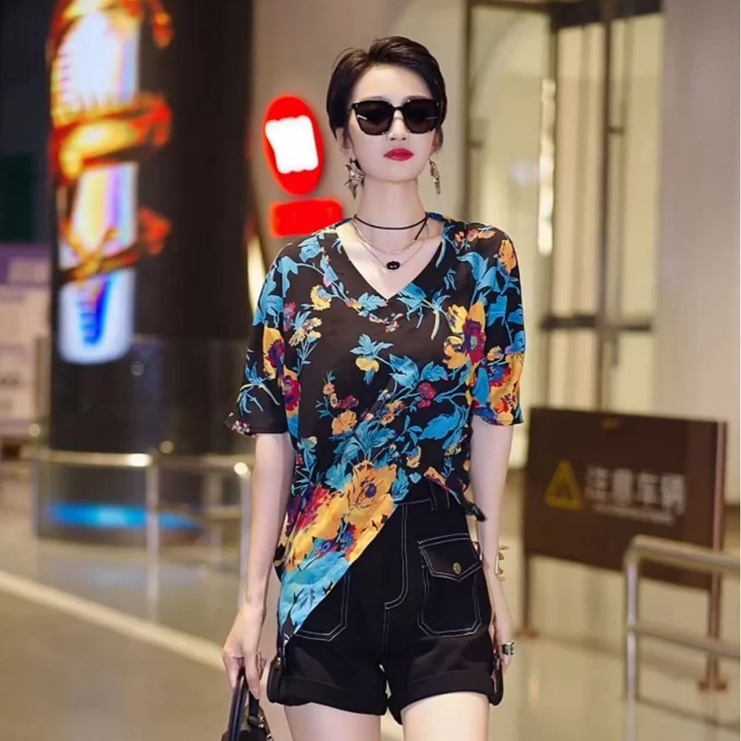 （玟萱推荐）原创时髦显瘦高级提花V领上衣