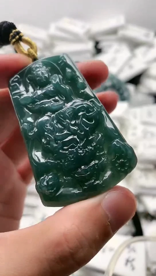 翡翠未镶嵌颈饰普贤