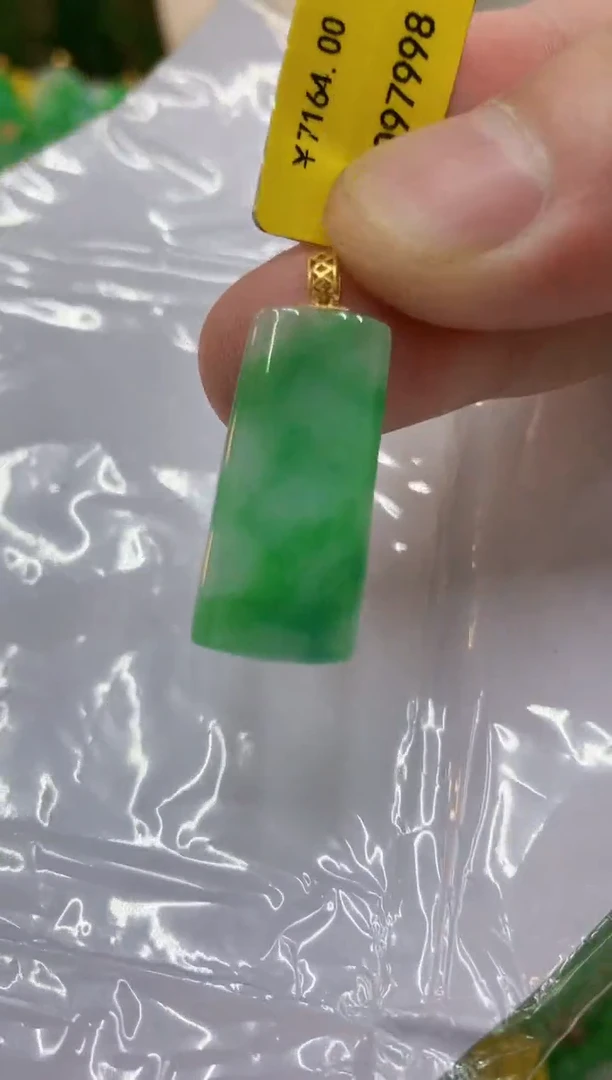 翡翠18K金镶嵌颈饰挂件