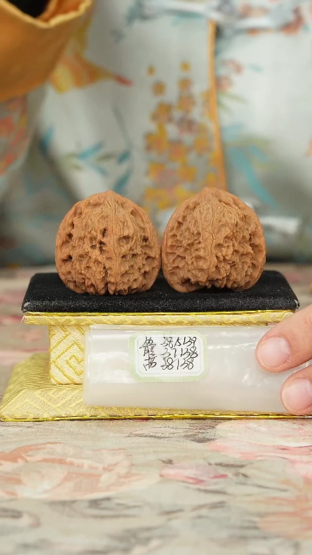 【闪购商品】文玩核桃把件赵喜满南将石