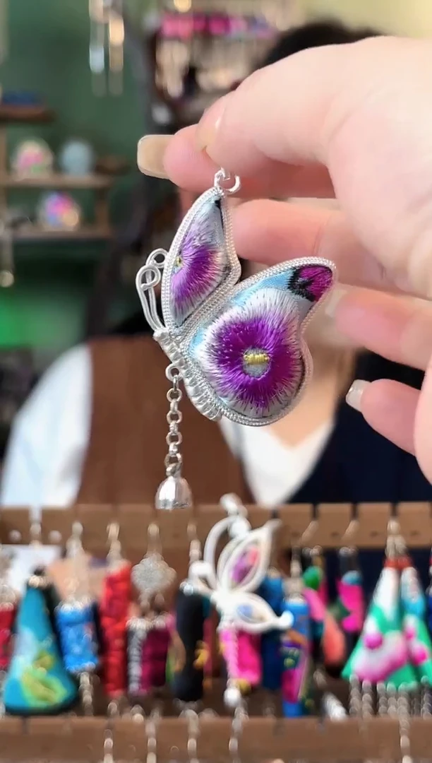 彩云南阁非遗老绣饰品642*