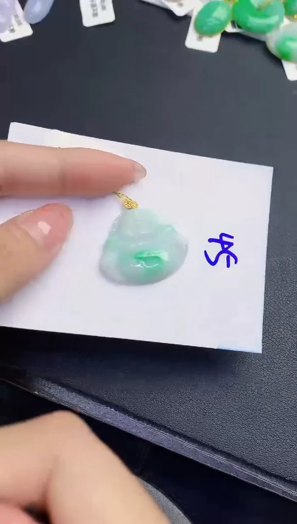 翡翠18K金镶嵌颈饰缅甸天然翡翠A货