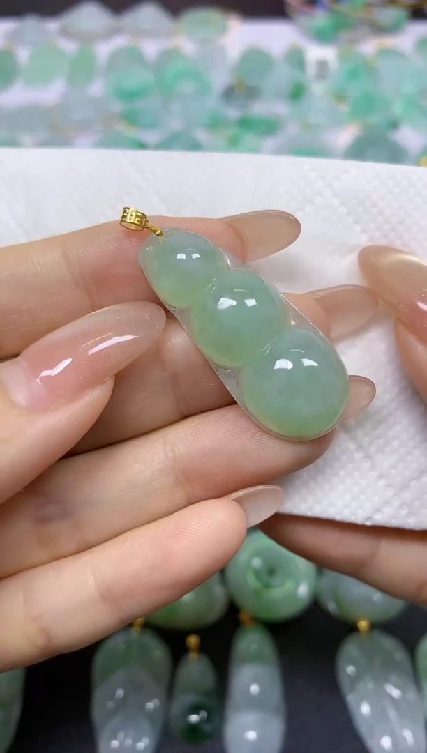 颈饰18K金镶嵌翡翠天然翡翠A货
