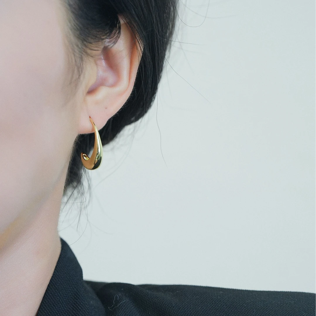 铜合金耳饰 金色水滴耳环女新款独特耳钉轻奢高级感极简金属气质