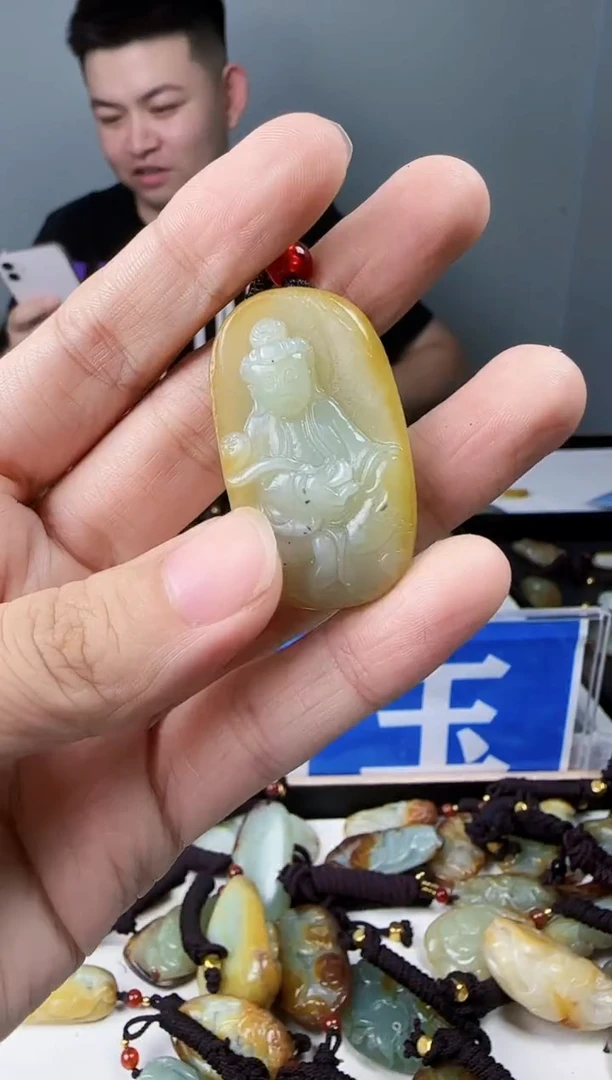 和田玉未镶嵌颈饰1