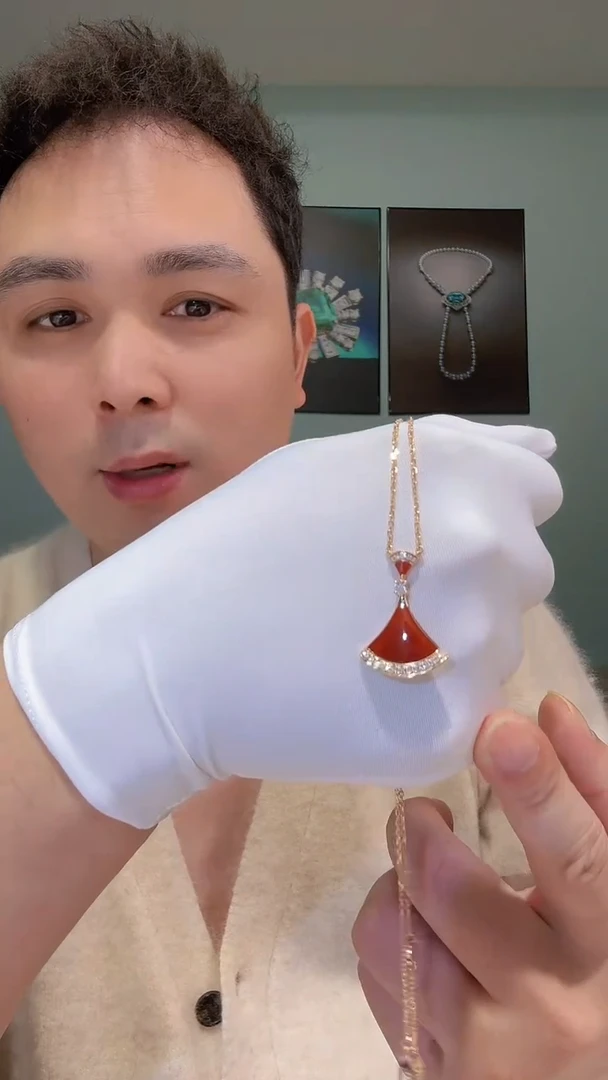 【闪购商品】钻石颈饰18K金镶嵌项链