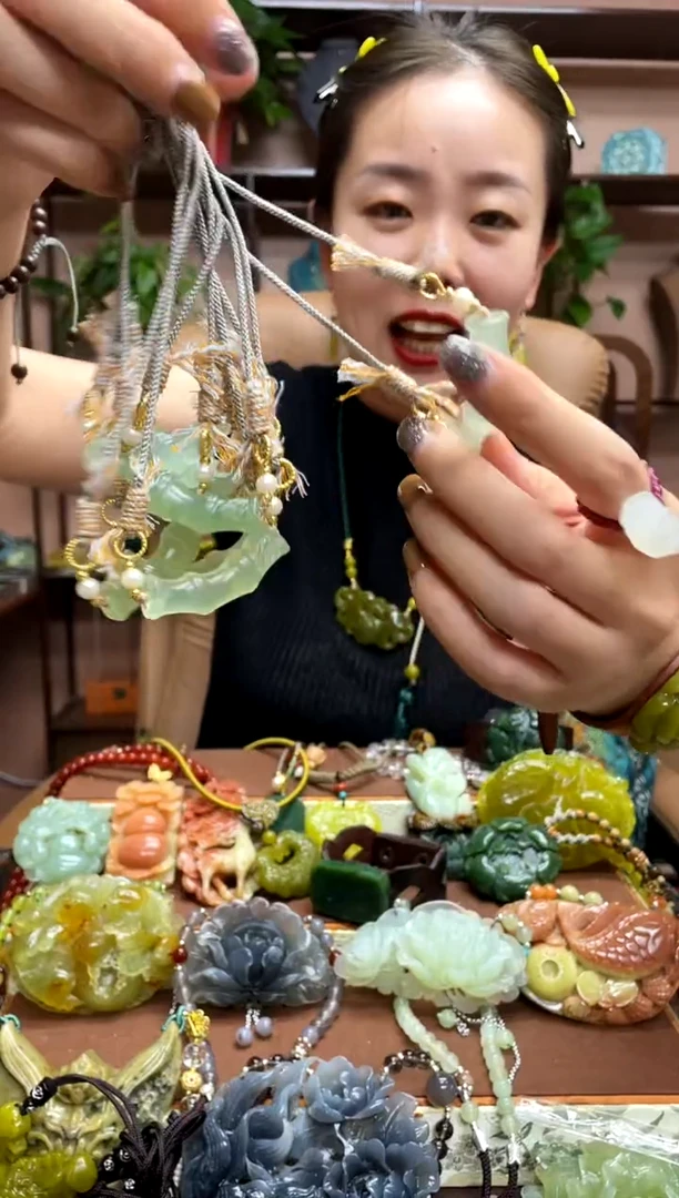未镶嵌岫玉吊坠多样性发货发其中之一