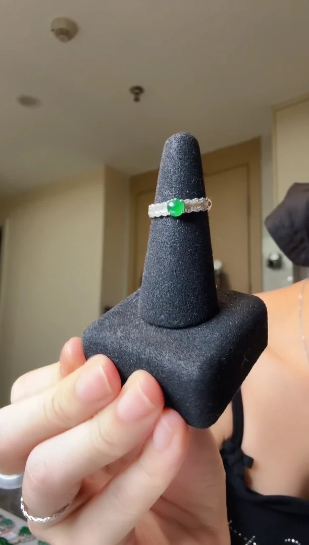 翡翠戒指银S925镶嵌天然翡翠戒指