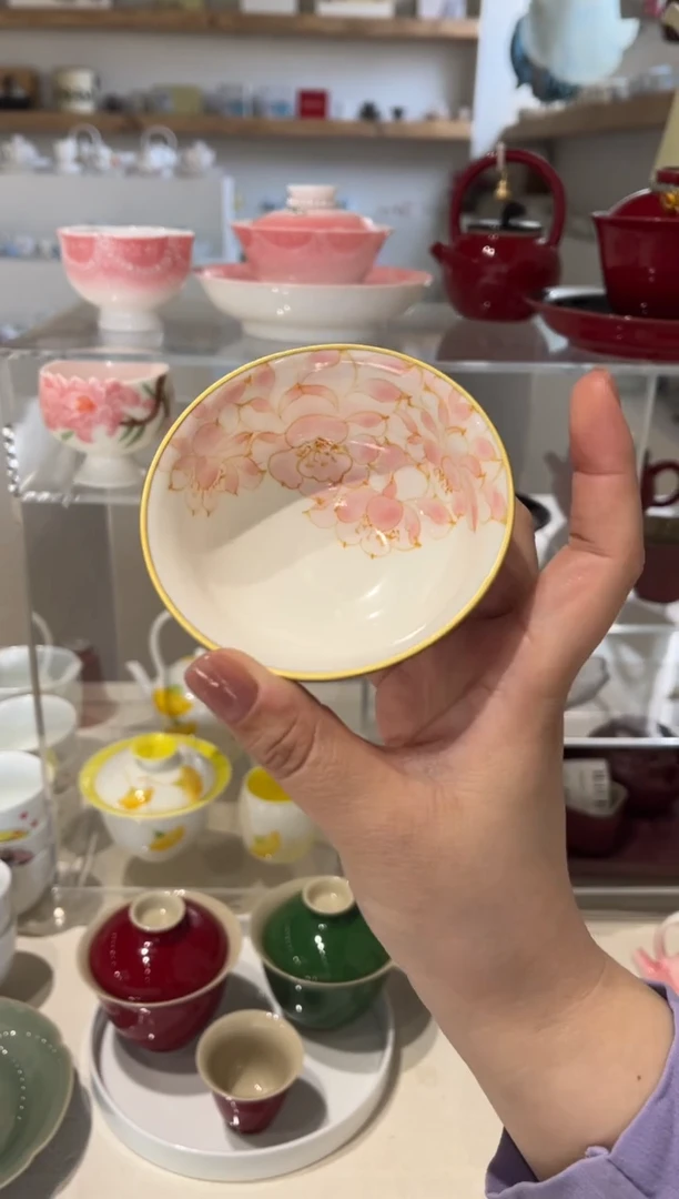 【闪购商品】胭脂红—手绘莲瓣—普洱主人杯