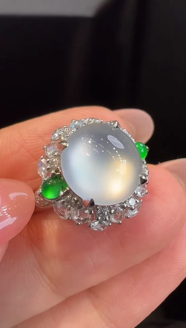 18K金镶嵌戒指翡翠戒指