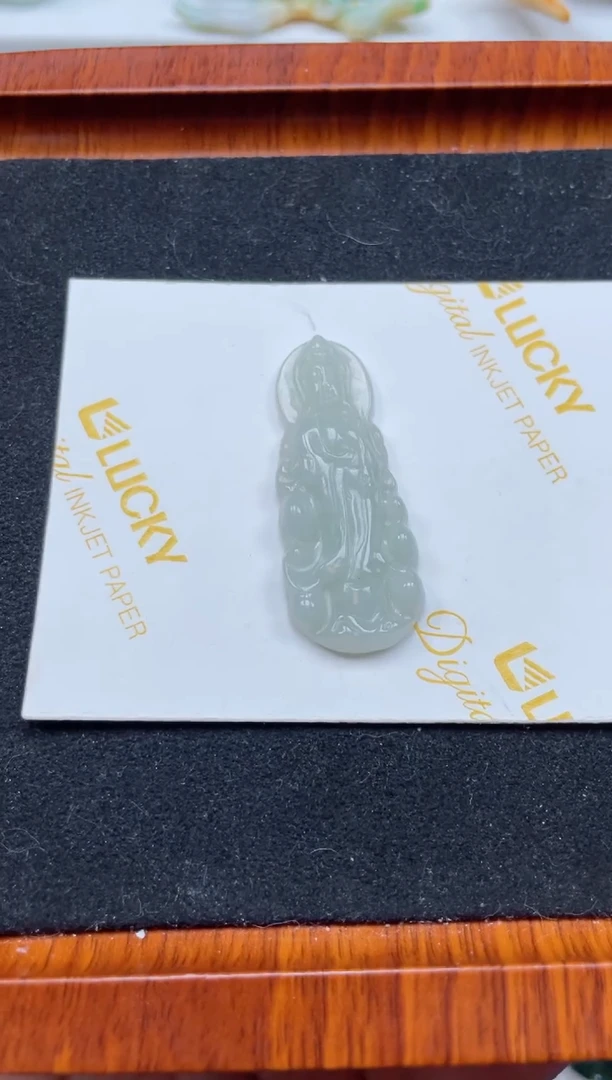 【闪购商品】翡翠未镶嵌颈饰观音