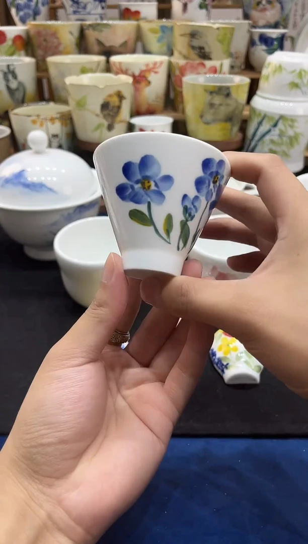 摆件景德镇高温釉下手工手绘蓝花杯子