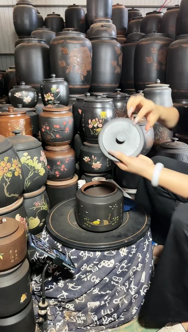 壶大大瑕疵茶叶罐 德钟彩填  916