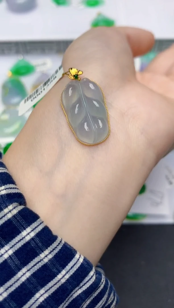 翡翠18K金镶嵌颈饰0000000000